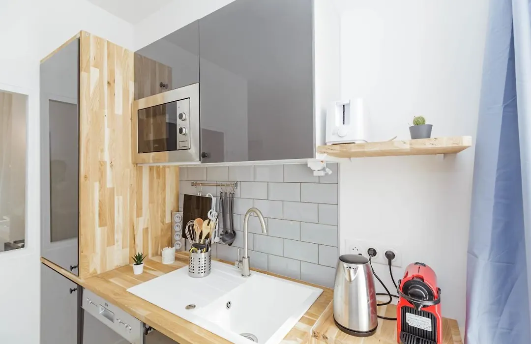 Nice 23 M Bright And Renovated Courtyard Side-1
